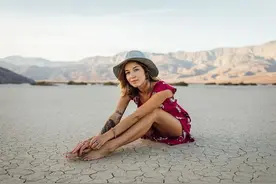 “我好热”用英语怎么说？是I'm so hot吗？图片