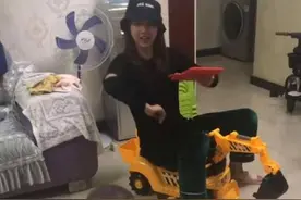 “最暴躁宝宝”火了，发现小姨霸占玩具，当场摔椅子，网友：霸气图片