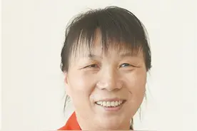 靠一粒特殊花生，她助贫困的他住新房、买新车，年赚近100000元图片