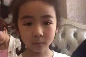 妈妈“嫌弃”5岁女儿颜值，带她去割双眼皮，网友谴责：不配当妈图片
