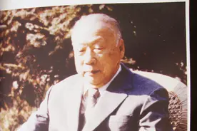 他是对外联络部副部长，官至副国级，曾任外交部副部长，终年90岁图片
