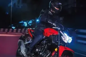 本田公布售价，CB400F：37000元，CB400X：40700元、46500元图片