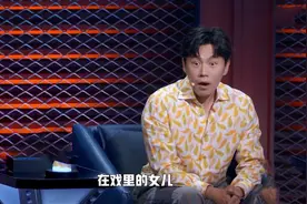 影后亮相《脱口秀大会》，素颜出镜成亮点，身材走样但颜值坚挺图片