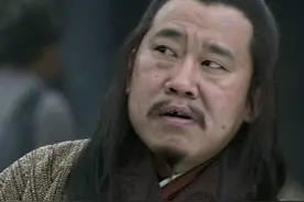 《三国演义》中，庞统临死前，为何要对刘备说：主公被孔明所惑？图片