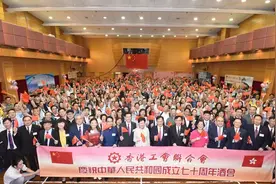 林郑月娥今天唱起了《团结就是力量》，意味深长图片