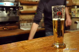 喝啤酒谈国足，你知道中国的啤酒文化，受哪个国家影响？图片