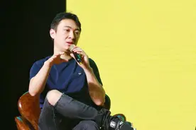 房地产公子与百万网红大婚，开千万豪华超跑迎亲，女方长相甜美图片