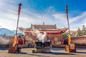 青海这座寺庙有“小故宫”之称，迄今600年，相传有帝王在此出家图片