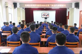 转身，致敬逆行者的“背影”图片