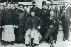 建国后，李鸿章的墓被炸开，墓中有30斤黄金，上交后发现是假的图片