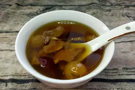 普通家庭两母子的午餐，两菜一汤，炖一道猪心安神汤，有助睡眠图片