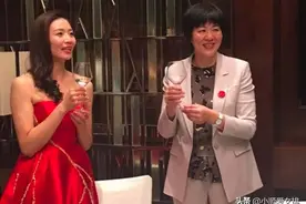 中国女排两任队长久别重逢！郎平完成二次触电，魏秋月弥补大遗憾图片