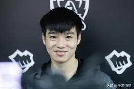 Letme解说季中杯决赛，看到奖杯后吐槽：顶多就十块钱不能再多了图片