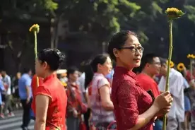 高考前四菜一汤，高考后清水煮面，考生：家长“翻脸”比翻书快图片