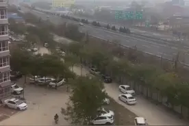 河北一货车司机1个月没回家，经过自家楼下一路双闪鸣笛提醒妻子图片