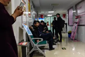 “喜当爹，无侧切”，新晋宝爸激动发朋友圈报喜，结果惹怒老婆图片