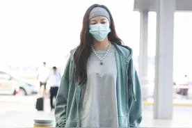 张一山前女友宋妍霏据说是隐形富二代，素颜现身机场都自信满满图片
