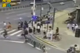 手握方向盘脚踩人命关，开车上路务必心存敬畏图片