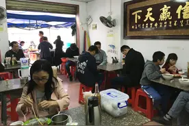 靠着一个城中村的肠粉店在深圳买了几套房图片