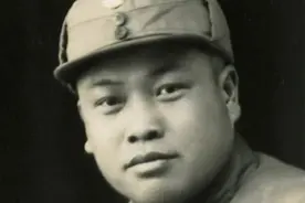 此人申请自降军衔，罗帅都劝不住他，最后却因资历太高被主席驳回图片
