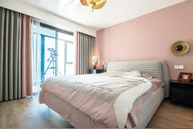 好喜欢她家的房子，150平米装修清爽又实用，而且楼下就是大海图片