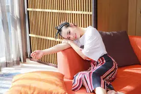 体操女王刘璇晒儿子萌照，5岁小娃白净可爱，眉眼被指越长越像妈图片