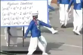 印度阅兵仪式，竟展现初中数学方程公式，印度的数学有多厉害？图片