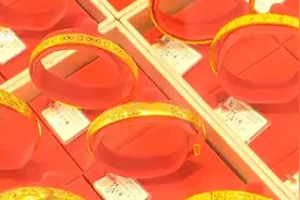 金价下跌！黄金销售迎来旺季图片