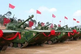 列装05式两栖车族和红旗-17 驻福建的这支重型合成旅装备大升级图片