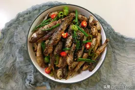 吃大鱼大肉不如吃它，5块钱一斤，外酥里嫩又补钙，下酒又下饭图片