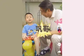 冯巩和妻子恩爱38年，儿子从事IT没有承父业，孙子曝光超像爷爷图片
