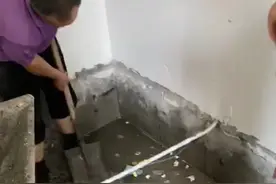 新房主卧地面下，竟然是“臭水沟”和排污管！业主睡不着觉了图片