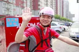 看完中国快递员送件，再看美国快递员送件，网友：差距太大了图片