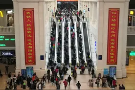 6月25号起，汉口乘动车到上海只要三个半小时图片