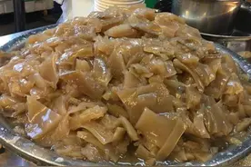 河南大妈把烂大街的小吃翻新，一晚爆卖上千碗，称霸夜市无人敌图片