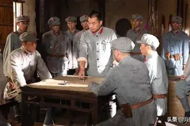 彭德怀一顿训斥，红军师长居然投敌！续任师长再逃，枪毙！图片