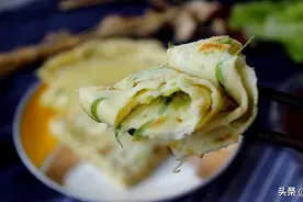 1根黄瓜2个鸡蛋，不揉面不发面，教你在家做好吃的早餐黄瓜饼图片