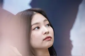 颁奖典礼 JENNIE 相关饭拍高清图片