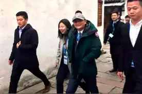 高价羽绒服，收割打工人图片