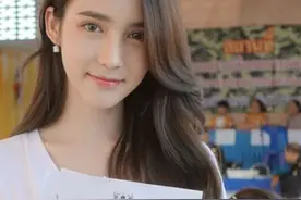 泰国征兵训练现场“美女如云”，争奇斗艳：老娘补完妆再来收拾你图片