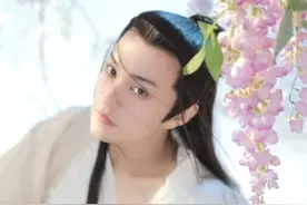 网红楚淇红出圈，粉丝请愿“头发焊上”，和明星同框却暴露颜值图片