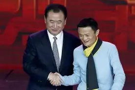 为啥说：男怕三摇头，女怕大步走？你的走路姿势，暴露了你的人品图片