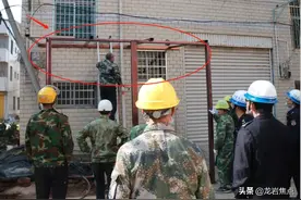 现场：武平多部门联合拆除城区四处违建，面积累计近约190平方米！图片