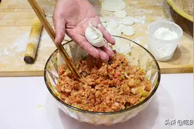 酸菜饺子好吃有诀窍，只需学会这个调馅方法，酸菜没异味，味道香图片