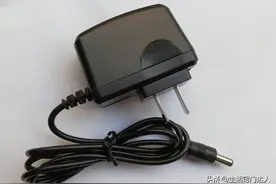 旧的充电插头不要扔，原来留在家里有大作用，我也刚知道的，学学图片