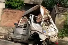 事发广西 | 一面包车被两大车“夹击”，事故现场惨烈→图片
