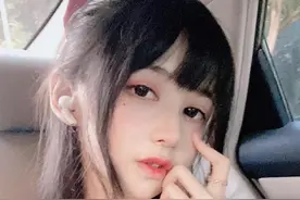 抖音第一富婆蔡萝莉翻车，素颜照秒变大妈，1600万粉丝大呼上当了图片