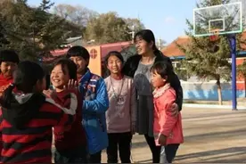 女教师批改作业走红，同行羡慕不已，这才是一线教师该有的样子图片