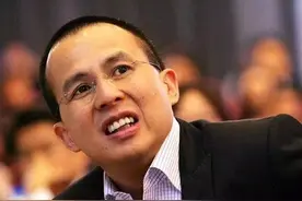 33岁负债130亿美元，每天睁眼要还几千万利息，最后父亲替他还清图片