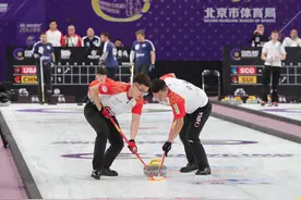冬奥知识 冰壶比赛中的“双飞”战术图片